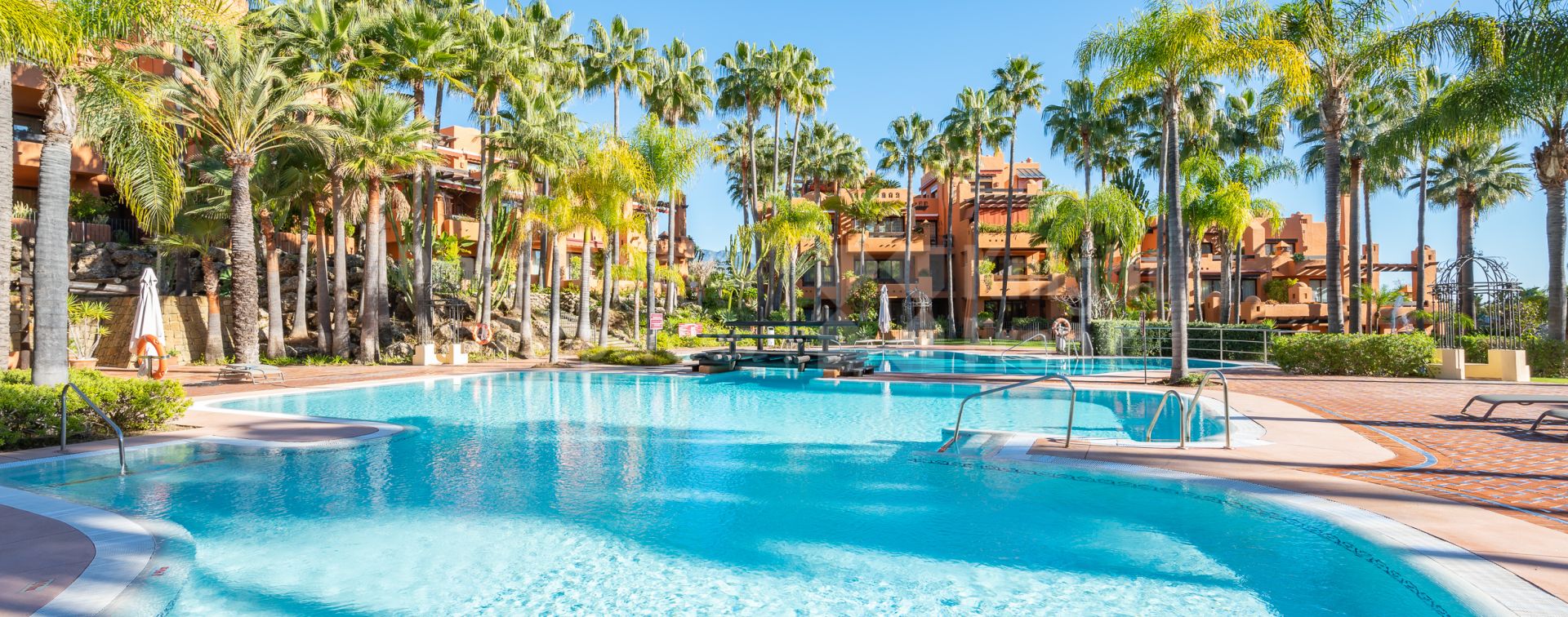 Ático duplex de lujo en La Alzambra Hill Club, Marbella