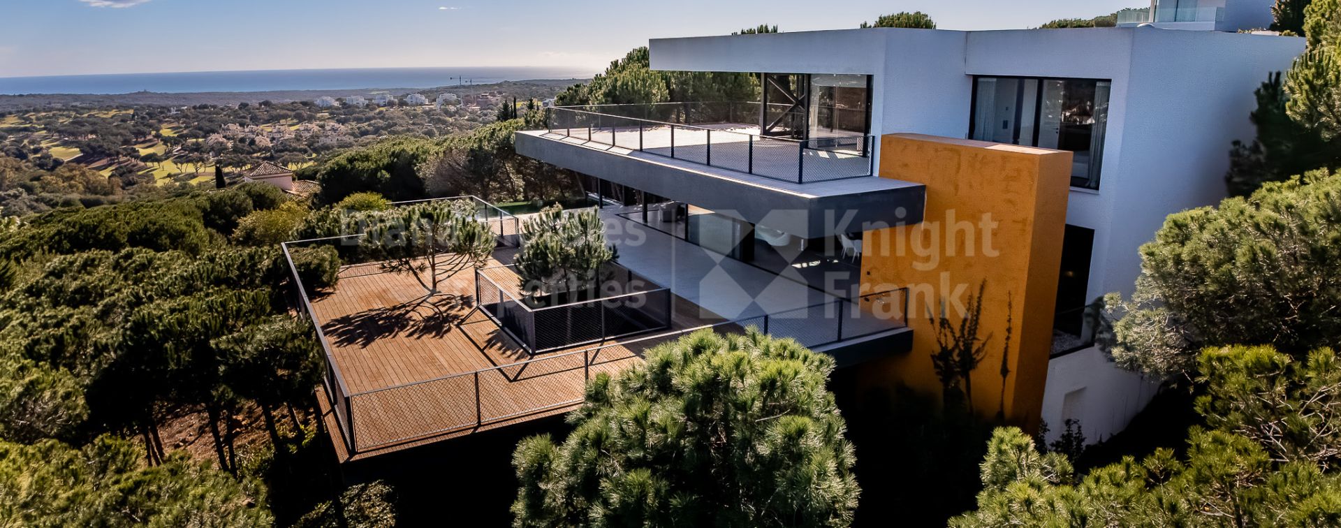 Villa de 4 dormitorios y diseño vanguardista en Sotogrande