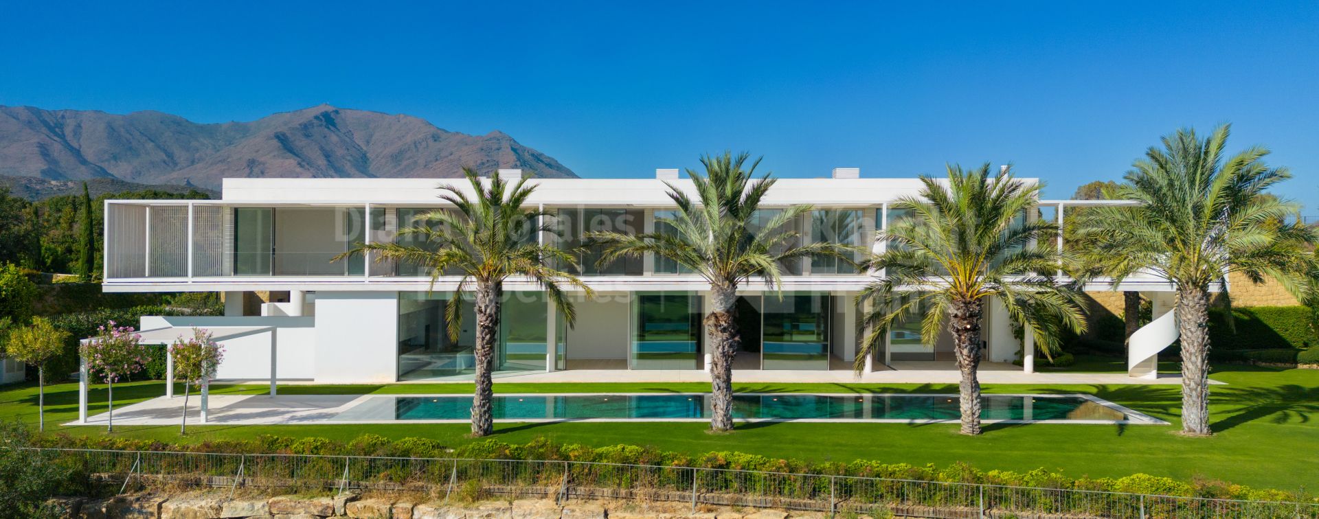 New 5 bedroom villa in minimalist design in Finca Cortesin