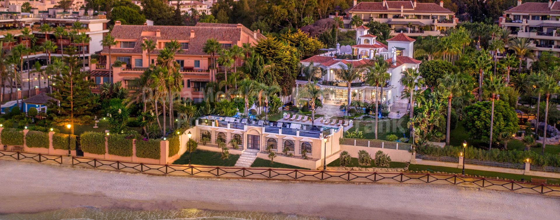 Puerto Banus, Maison unique de neuf chambres en bord de mer