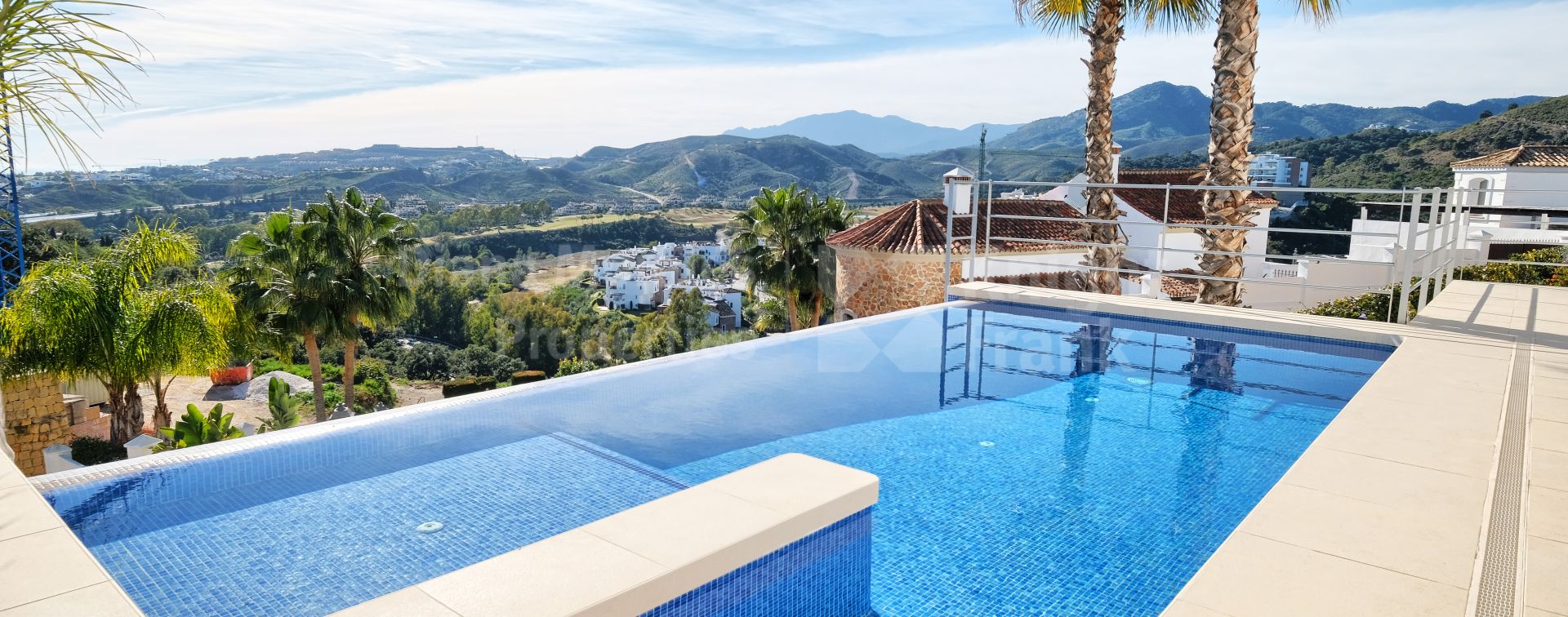 Puerto del Capitan, Villa contemporánea con vistas panorámicas
