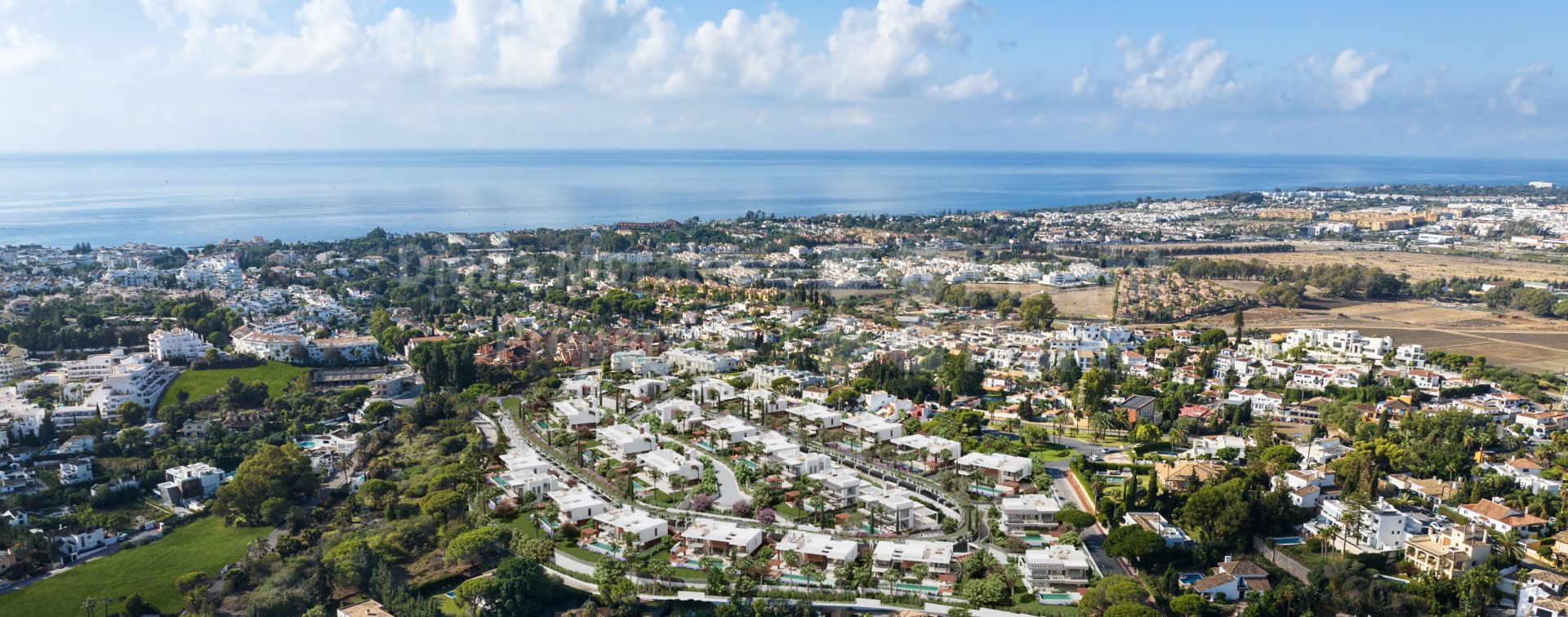 26 Luxusvillen in einer bewachten und sicheren Anlage im Herzen von Nueva Andalucía