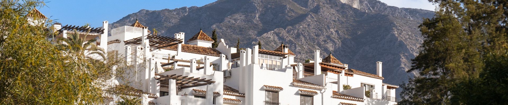 Luxus-Reihenhäuser zum Verkauf an der Goldenen Meile von Marbella