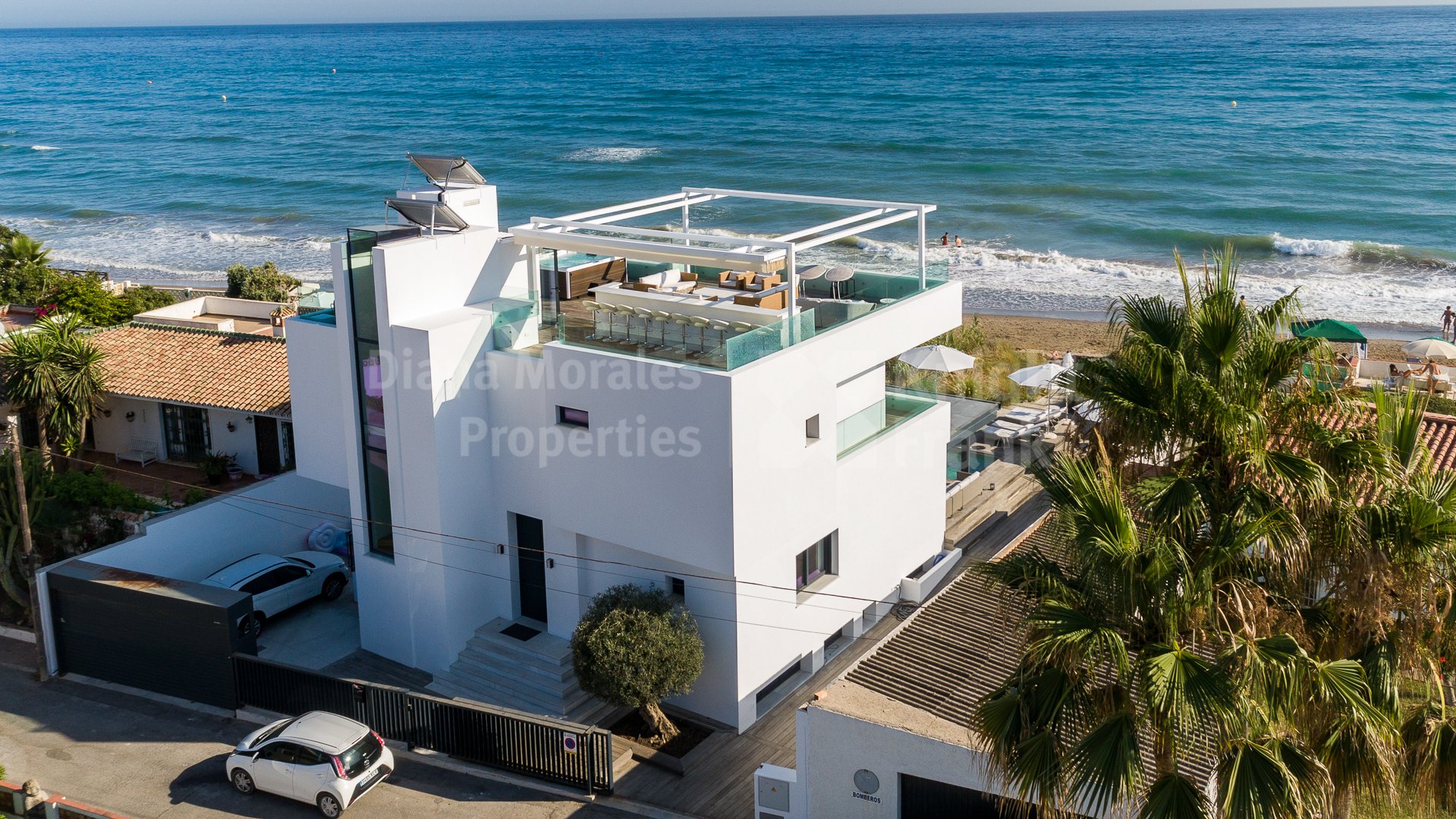 Costabella, Maison de style contemporain à proximité de la plage