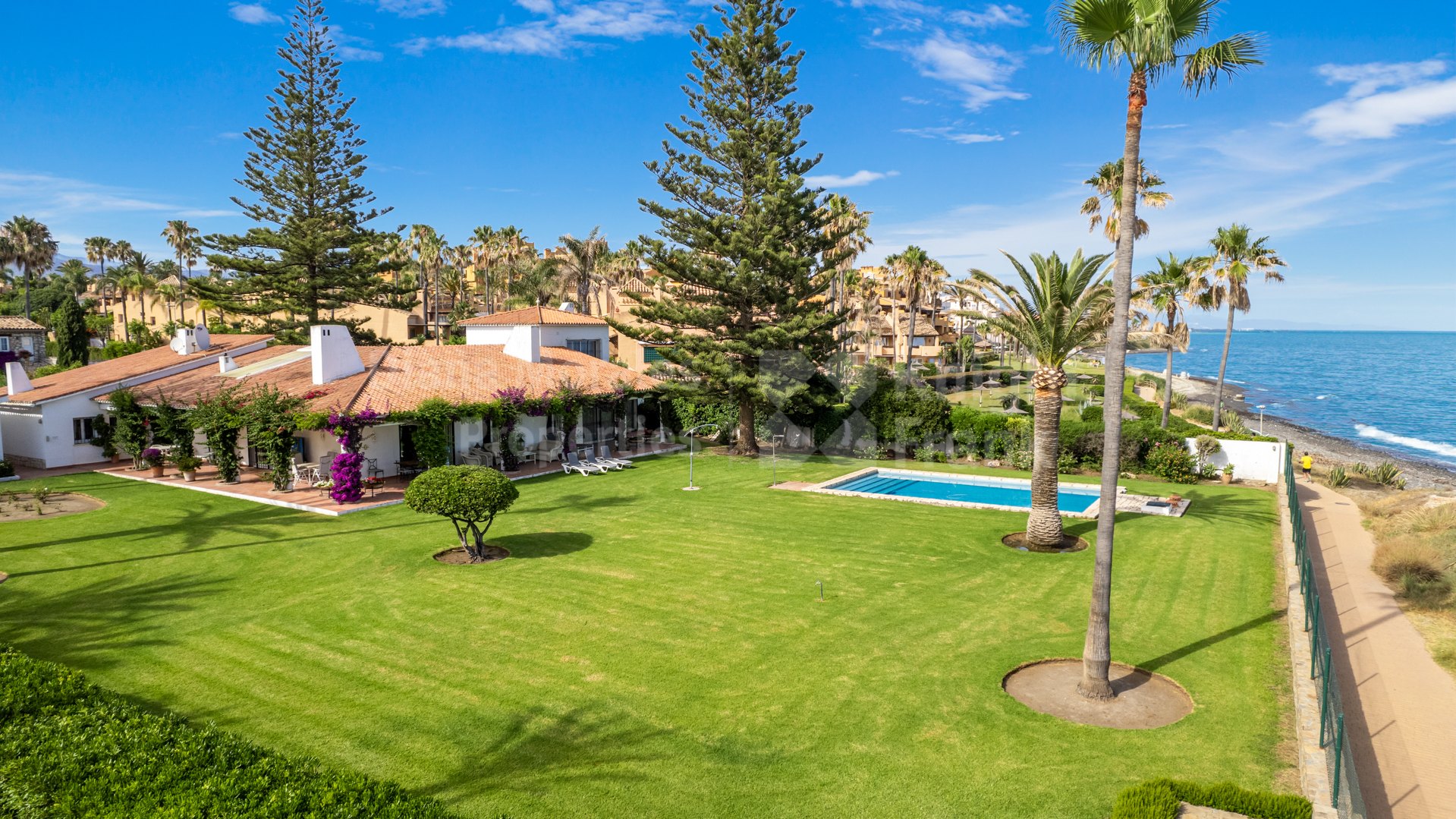 Front line beach villa in Estepona