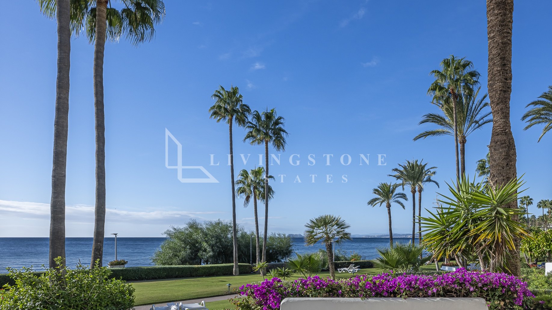 Renovated Beachfront Ground-Floor Apartment in Alcazaba Beach, Estepona