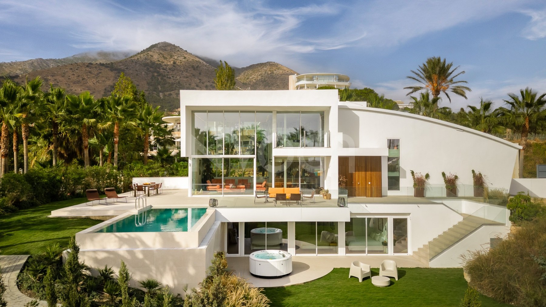 Luxurious 4 bedroom villa with sea views in El Higueron, Fuengirola