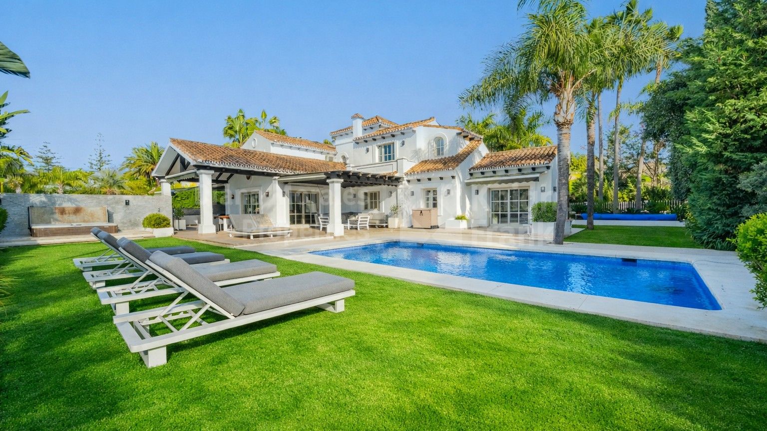 Los Naranjos Golf, Villa rénovée de 6 chambres proche des terrains de golf