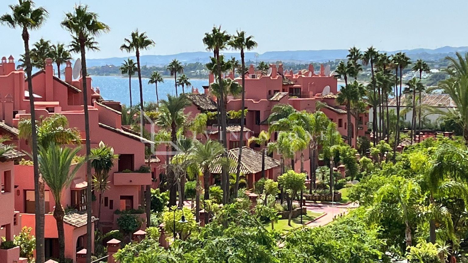 Beachside apartment on New Golden Mile with fantastic sea views!
