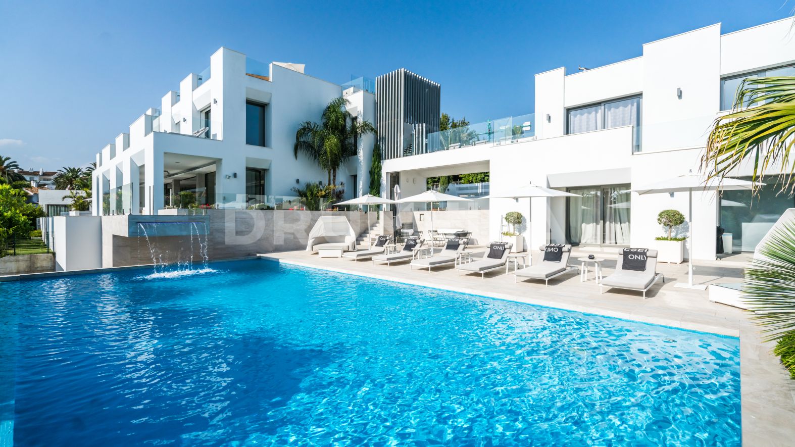 Magnifica y moderna Villa de lujo en venta en Nueva Andalucía, Marbella