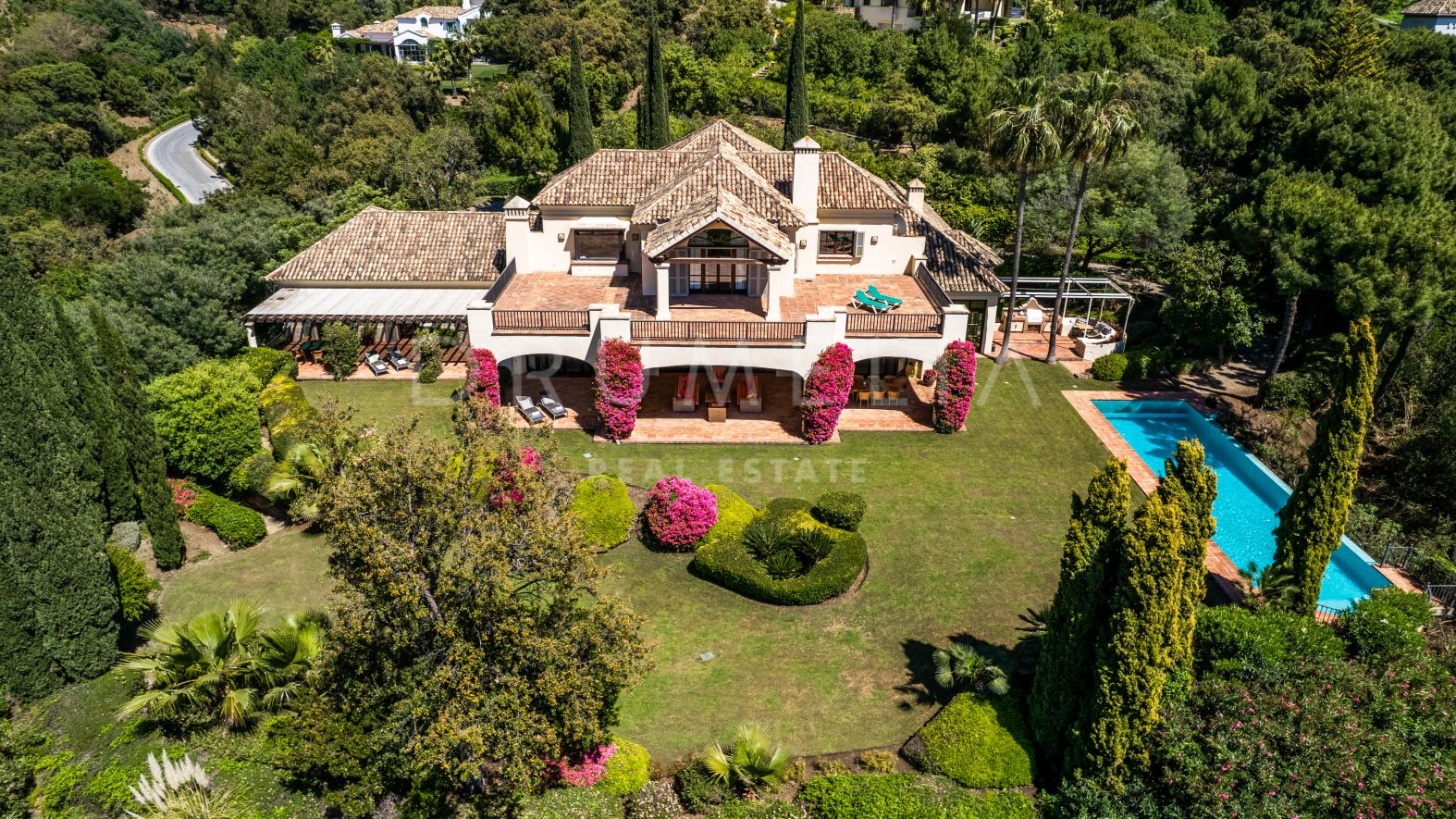 Villa Zenea - Полная очарования элитная средиземноморская вилла для роскошной жизни в Ла Загалете, Бенахавис