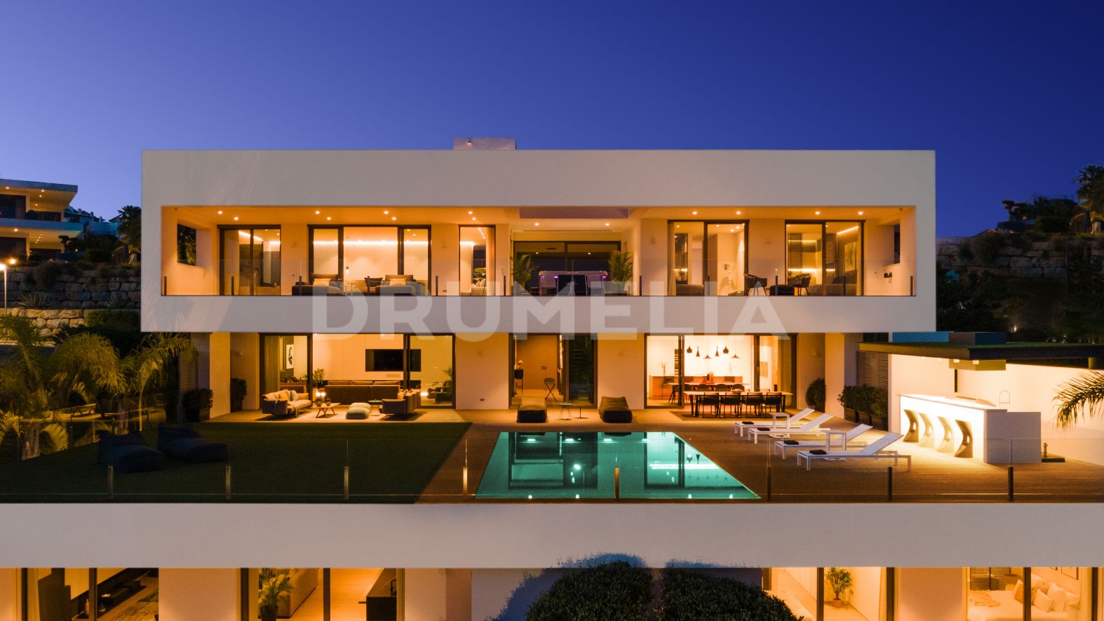 Villa Heart - Toute nouvelle villa moderne en première ligne de golf avec vue sur la mer.
