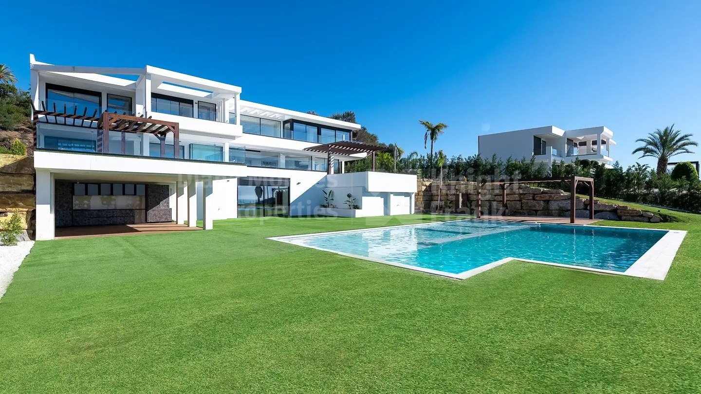 Marbella Club Golf Resort, La Villa Bentayga est une maison contemporaine située dans un endroit prestigieux avec des vues spectaculaires.