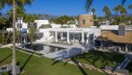 Los Monteros, Wunderschöne Villa in einem Wohnhaus am Meer