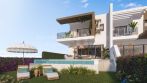 El Chaparral, Sesenta y nueve casas adosadas junto al Chaparral Golf Club