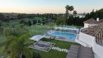 Nueva Andalucia, Villa de un solo nivel en primera línea del campo de golf Aloha