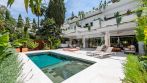 Kings Hills, Exclusivo apto. bajo dúplex con jardín y piscina privados en la Milla de Oro