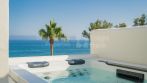 Bahía del Velerín, Penthouse in Los Monteros, beachfront location