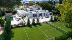 Rocio de Nagüeles, Villa Summer, großes Haus in Wohngegend mit Tennisplatz