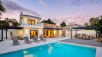 Cortijo Blanco, Villa Aria, villa de estilo mediterráneo renovada junto a la playa