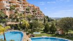 Отремонтированные апартаменты с видом на поле для гольфа в комплексе Magna Marbella