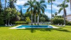 Villa mit großem Potenzial in Guadalmina Baja