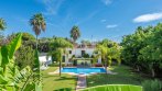 Guadalmina Baja, Fabulous villa with guest house and private padel court