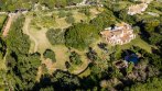 Sotogrande, Investitionsmöglichkeit: Erstklassiges Golfgrundstück mit Villa in erster Reihe am 17. Fairway von Valderrama