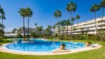 Los Granados, Apartamento en primera línea de playa en Marbella