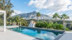 Las Lomas de Nueva Andalucia, Una villa moderna con vistas panorámicas al mar