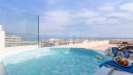 Marina Banus, Ático único de tres dormitorios con vistas panorámicas en Puerto Banús