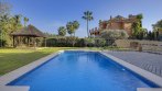 Großzügige Villa mit Investitionspotenzial in Los Arqueros Golf