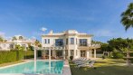 Las Chapas, Luxuriöse Villa auf der Erste Strandlinie in Marbella Ost.