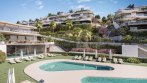 Ático de 2 dormitorios en complejo de 88 viviendas en Elviria, Marbella