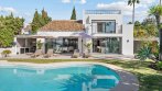 Los Naranjos Golf, Villa Vanessa, luz, vistas y diseño nórdico en Nueva Andalucía
