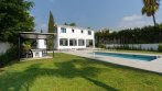 Nueva Andalucia, Spacious six bedroom villa with exceptional leisure spaces