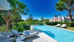 Marbesa, Moderne Strandvilla mit 6 Schlafzimmern und Meerblick im Osten von Marbella
