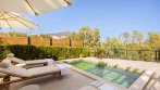 Palacetes Los Belvederes, Amplia terraza con piscina y vistas en Nueva Andalucía