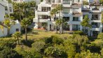 Elegante ático dúplex de tres dormitorios en Lomas del Marqués, Benahavís