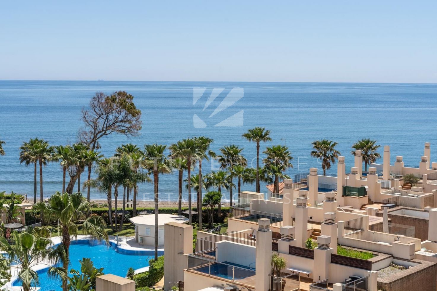 https://www.futurehomesspain.com/en-286-00696P_duplex+penthouse-bahia+de+la+plata-estepona.html