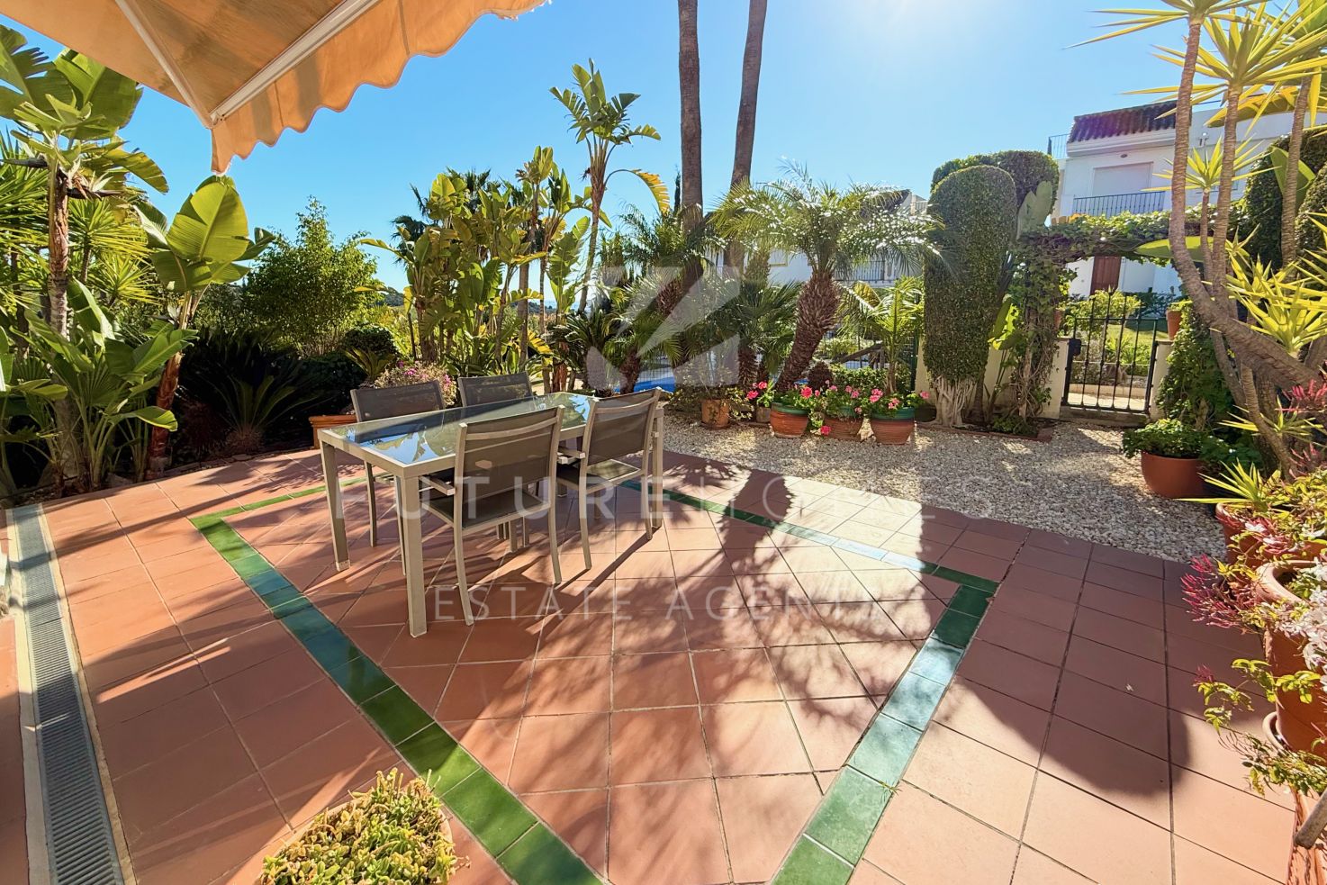 Spacious and bright townhouse for sale in Estepona Golf