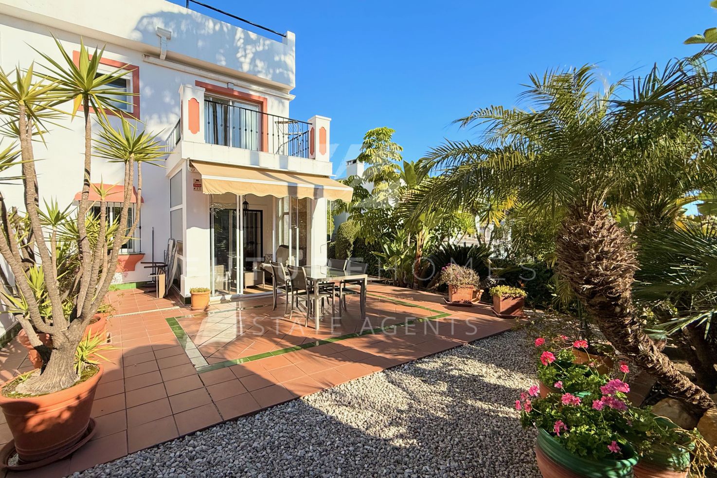 Spacious and bright townhouse for sale in Estepona Golf