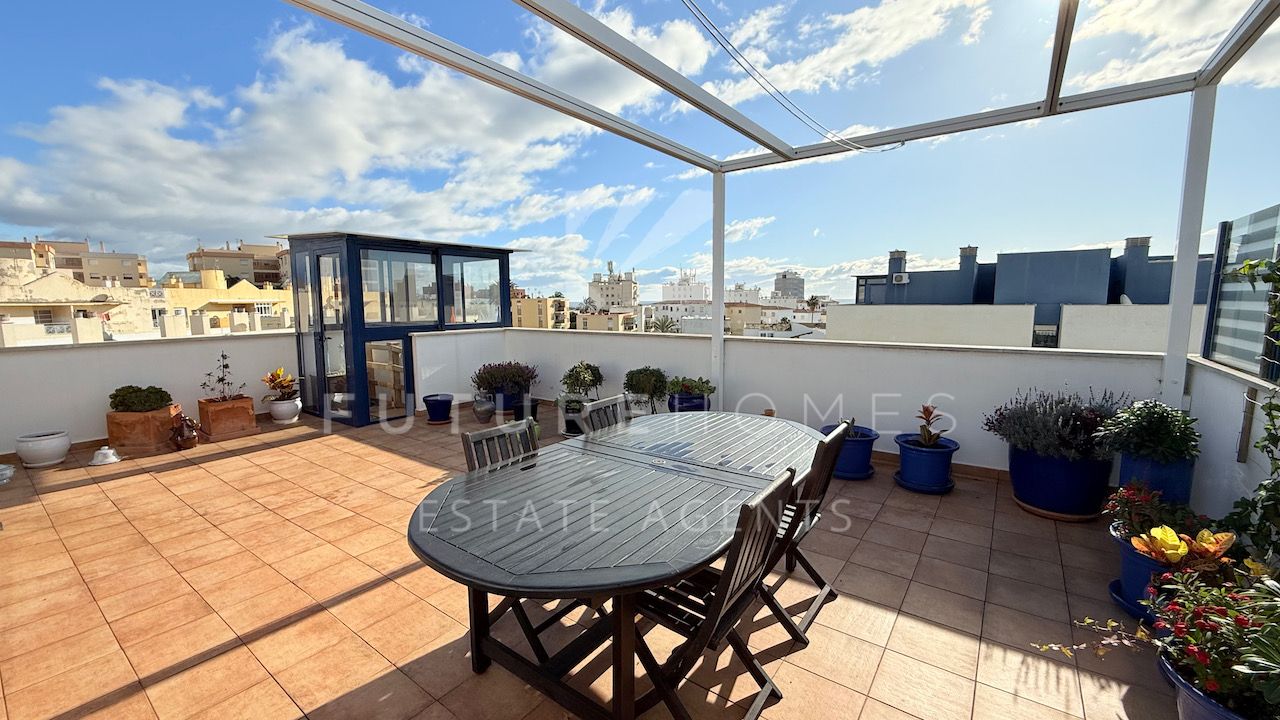 Immaculate penthouse in Estepona Port