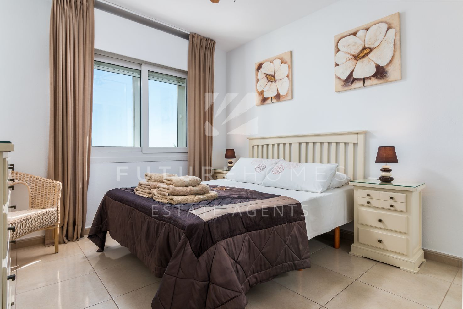 Very spacious apartment in the heart of Estepona port