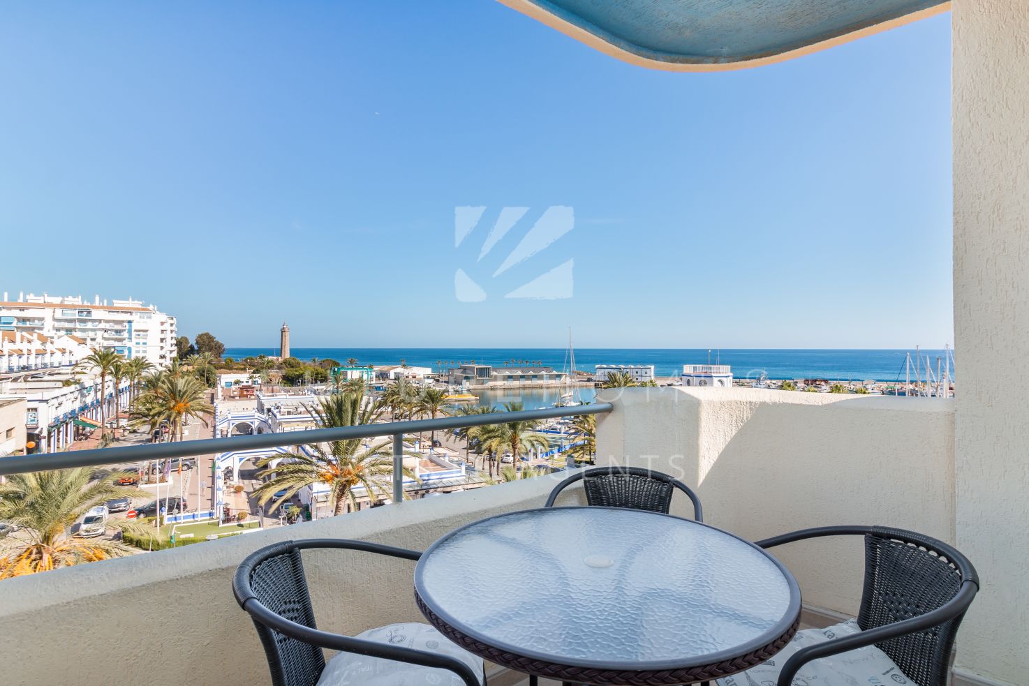 Very spacious apartment in the heart of Estepona port