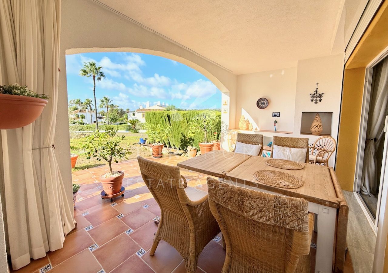 Spacious and bright townhouse for sale on established urbanization only ten minutes from Estepona