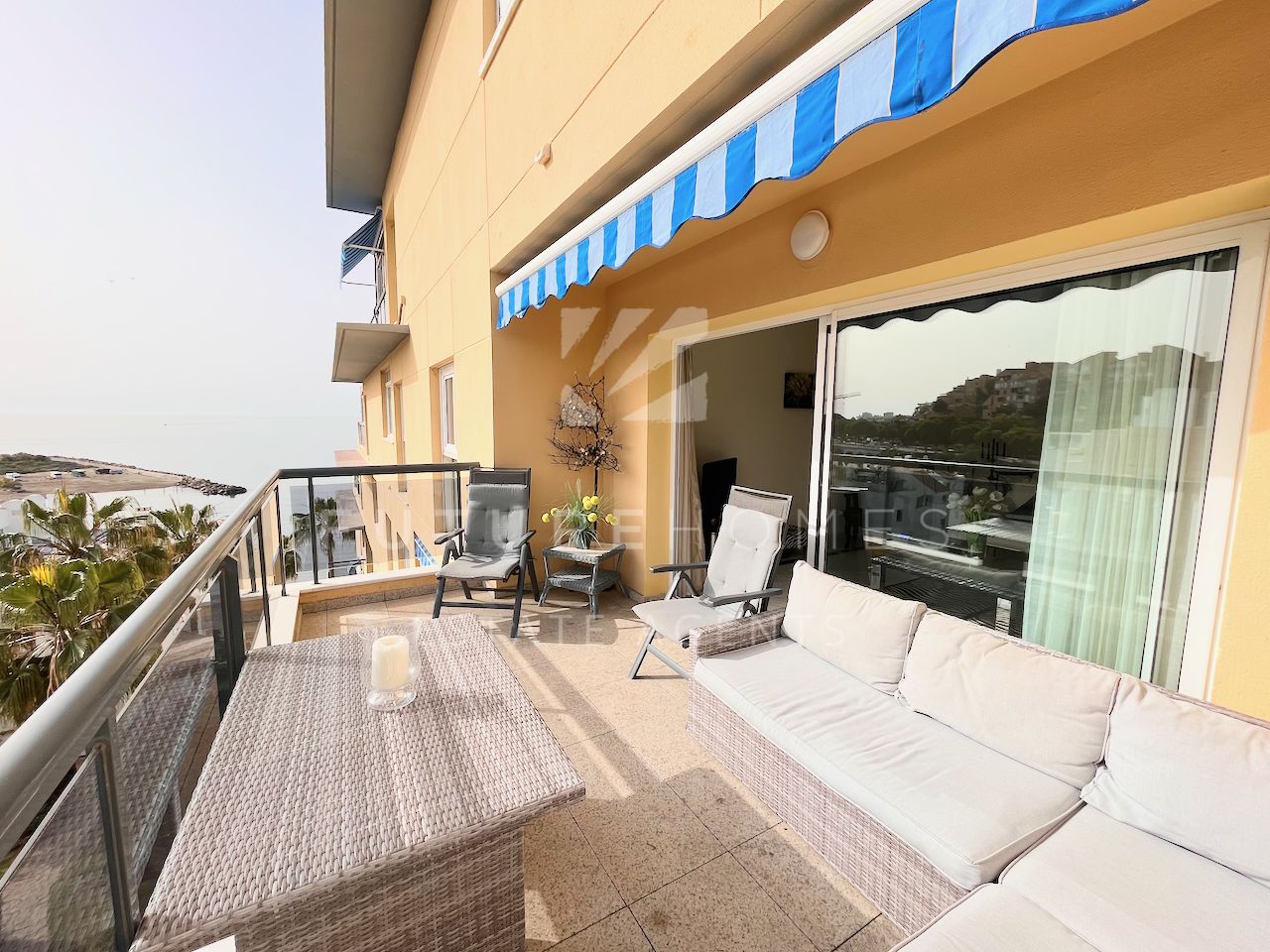 Immaculate spacious apartment on highly sought after beachside community