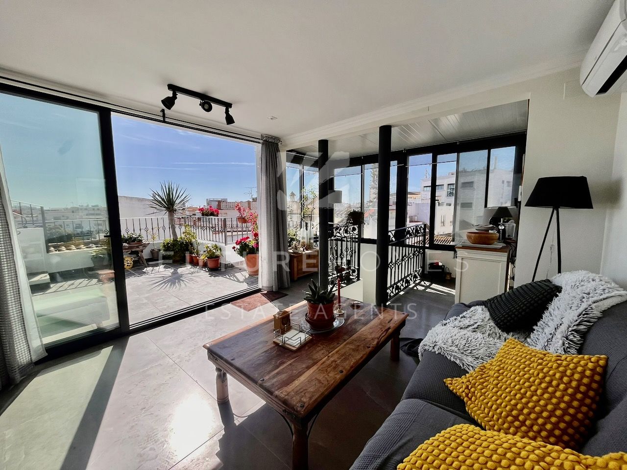 One of a kind reformed townhouse in the heart to Estepona's Old Town with fantastic views