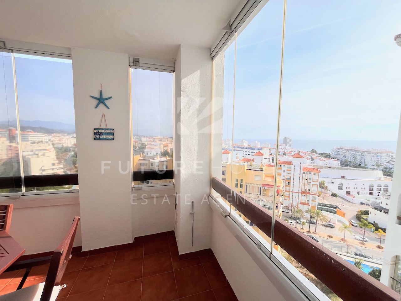 Fantástico apartamento de 2 dormitorios en el puerto de Estepona!