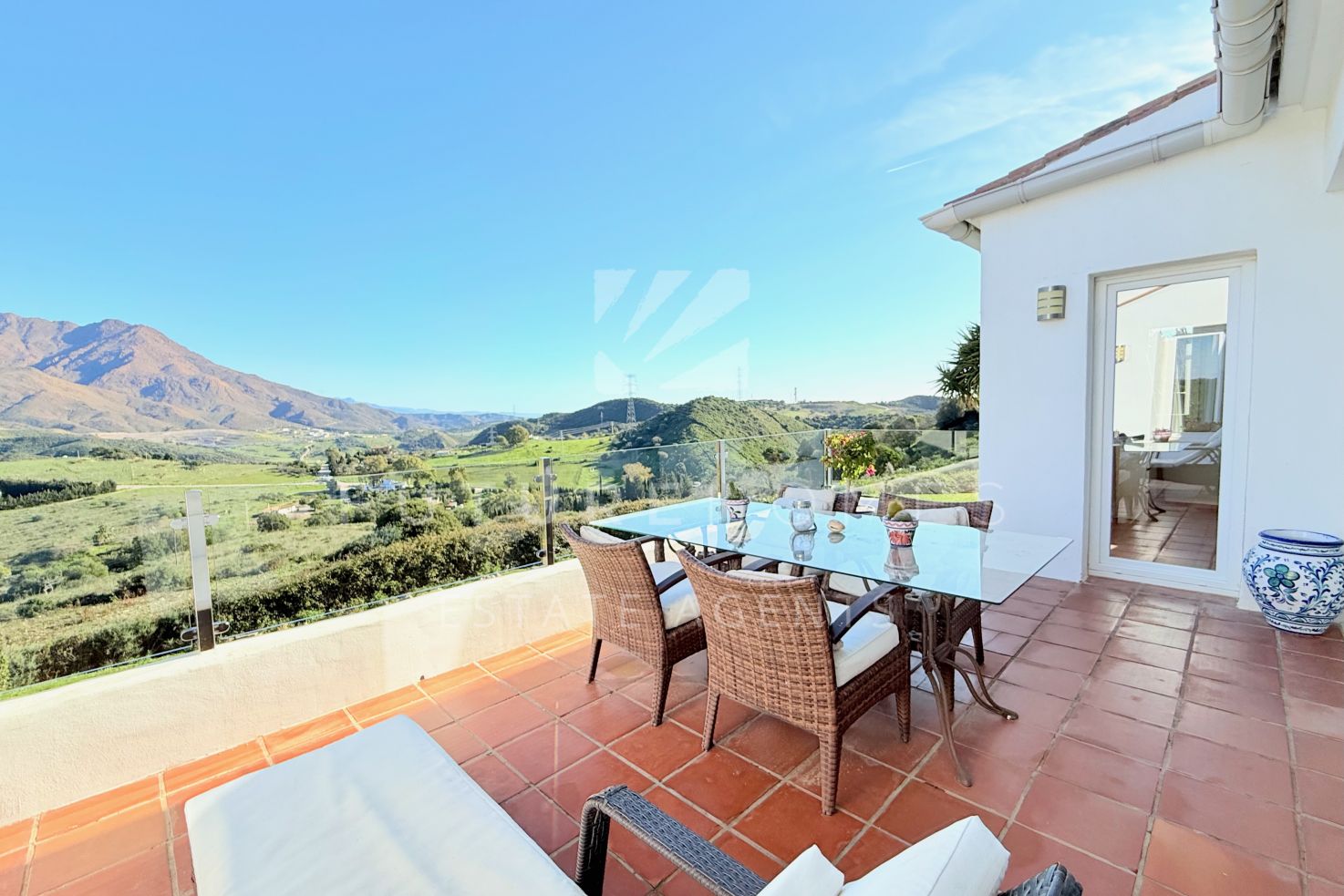 Private country villa for sale in Casares with spectacular country and mountain views!